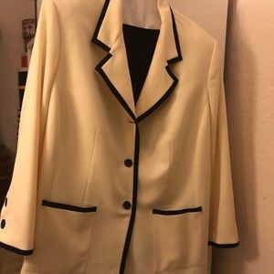 Women2-pc dress suit!